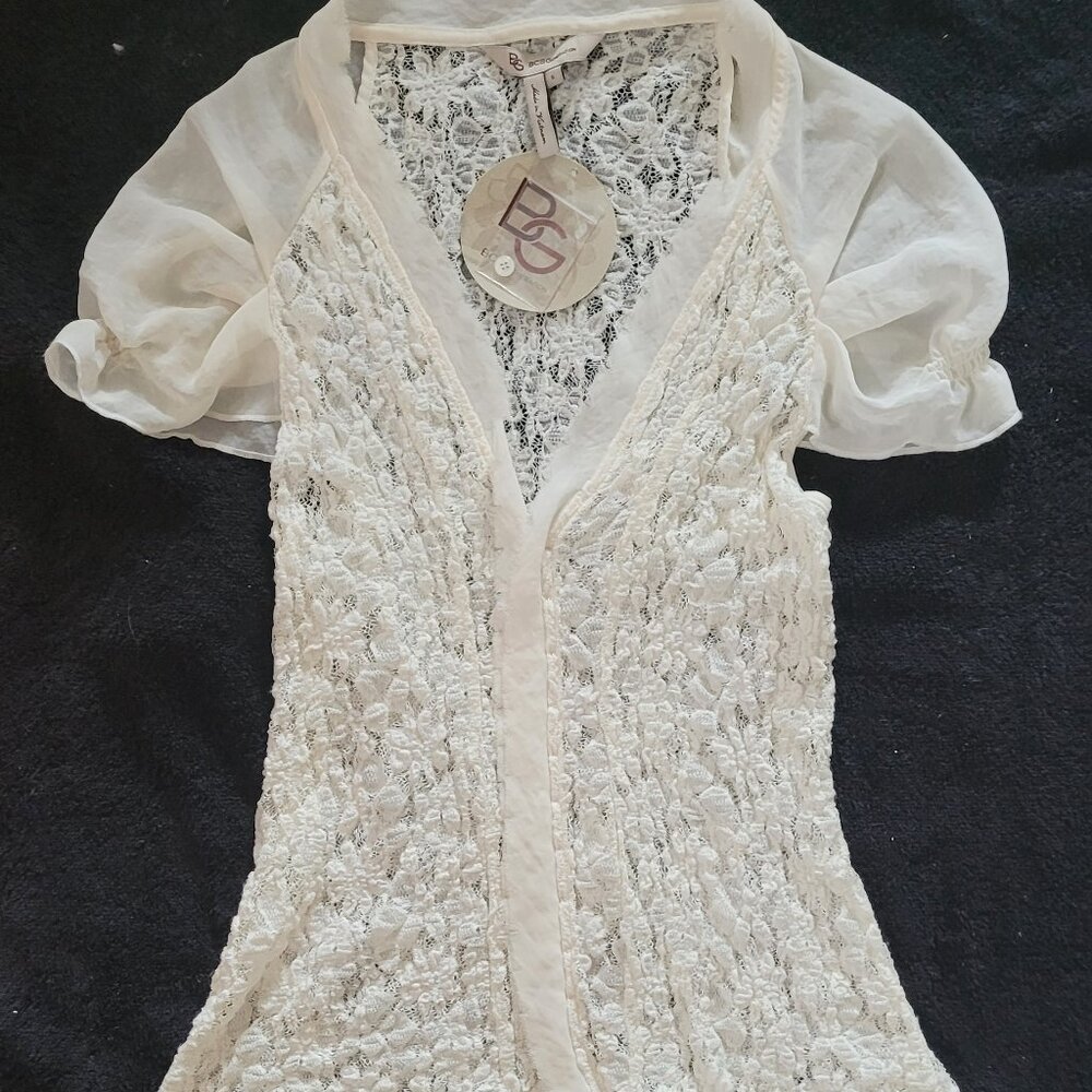✨NWT✨ BCBG Lace V-Neck Shortsleeve Blouse